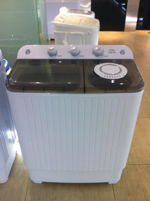 중국 능률적인 가동 7.8kg 가구 백색 플라스틱 덮개를 가진 이중 통 세탁기를 급수하십시오 협력 업체